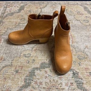 Zip It Emy Clog Bootie (Womens)